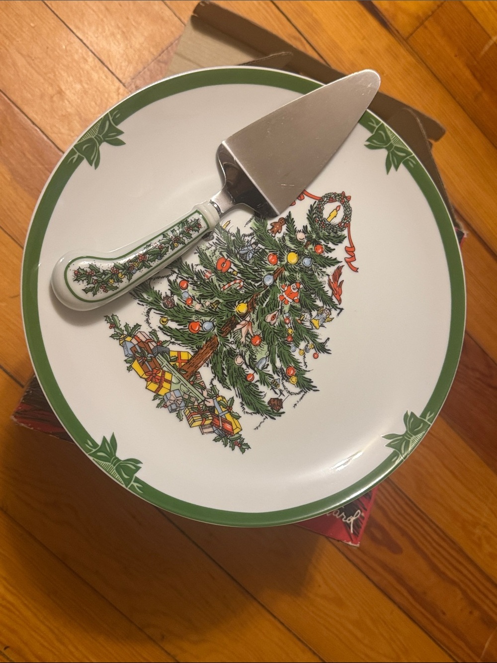 Yule Tide by GEORGES BRIARD 10" Pedestal Cake Stand w/ cutter- cake serving dish